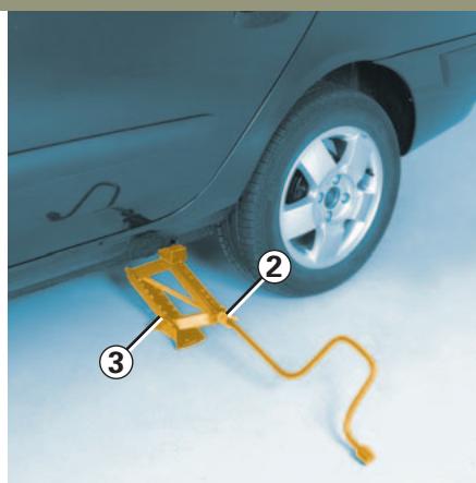 RENAULT CLIO 2 - CHANGEMENT DE ROU - 3
