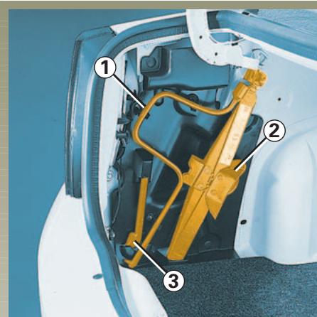 RENAULT CLIO 2 - BLOC-OUTILS - 1