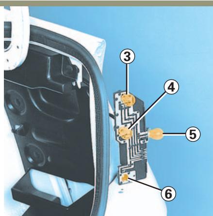 RENAULT CLIO 2 - FEUX ARRIÈRE : remplacement des lampes - 3