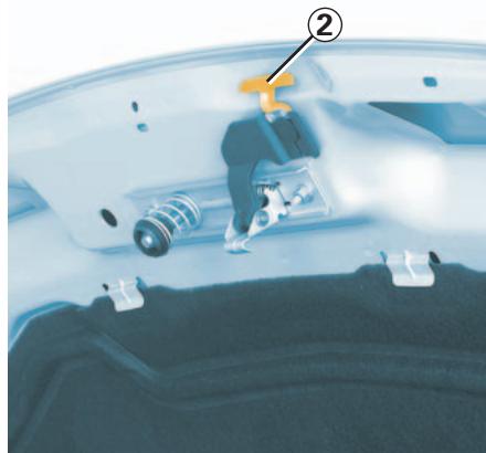 RENAULT CLIO 2 - Ouverture du capot moteur - 2