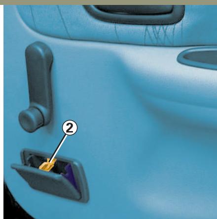 RENAULT CLIO 2 - CENDRIERS - ALLUME-CIGARES - 2