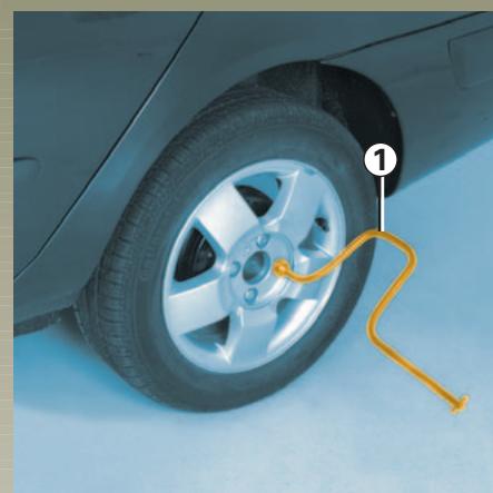 RENAULT CLIO 2 - CHANGEMENT DE ROU - 1