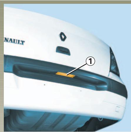 RENAULT CLIO 2 - FEUX ARRIÈRE : remplacement des lampes (suite) - 1