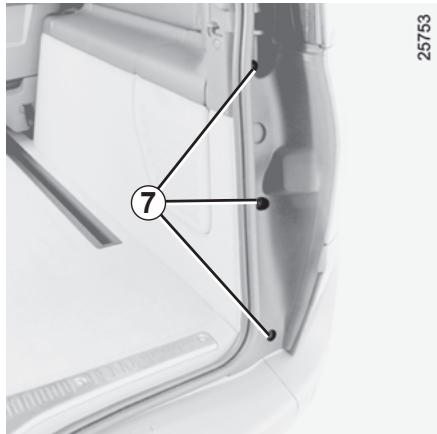 RENAULT ESPACE IV - FEUX ARRÈRE : remplacement des lampes (2/3) - 1