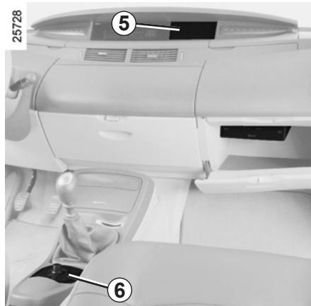 RENAULT ESPACE IV - Boite à gants D - 1