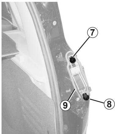 RENAULT SCENIC III RESTYLE - FEUX ARRÈRE ET LATERAUX : remplacement des lampes (2/4) - 3
