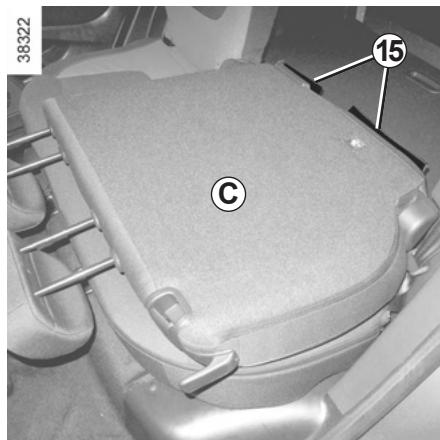 RENAULT CAPTUR 2013 - Dépose de l'habillage du dossier C - 1