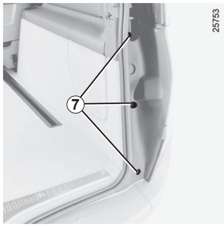 RENAULT ESPACE 4 - FEUX ARRIÈRE : remplacement des lampes (2/3) - 1