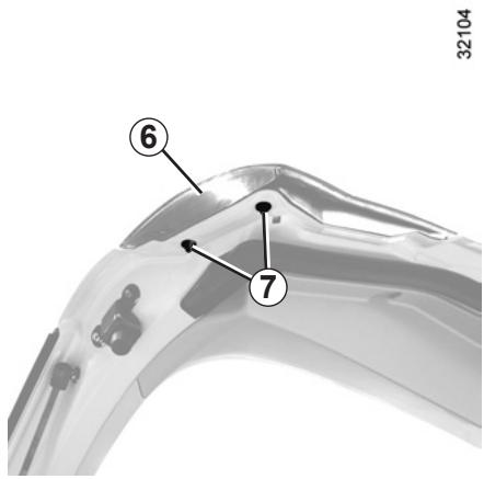 RENAULT KOLEOS 2011 - FEUX ARRIÈRE ET LATÉRAUX : remplacement des lampes (2/3) - 1