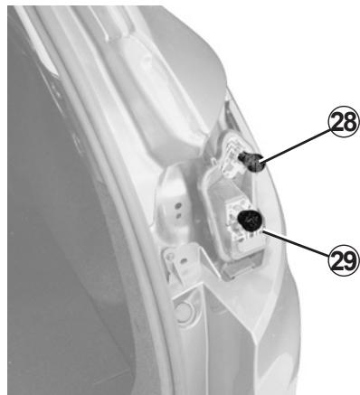 RENAULT MEGANE 3 - FEUX ARRÈRE ET LATERAUX : remplacement des lampes (5/6) - 3