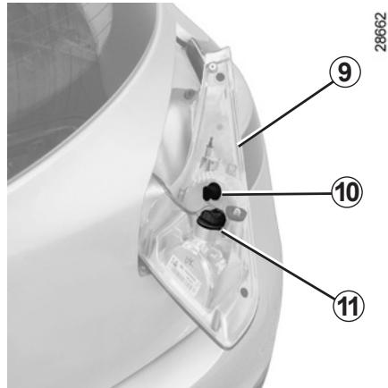 RENAULT MEGANE 3 2013 - FEUX ARRIÈRE ET LATÉRAUX : remplacement des lampes (2/6) - 3