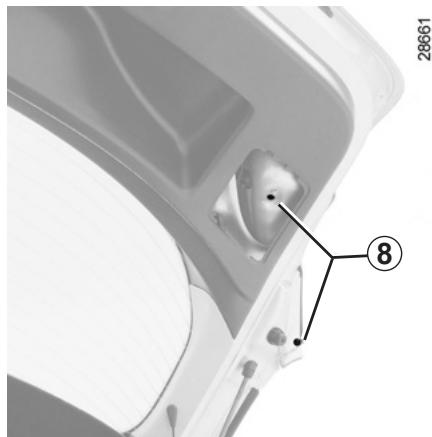 RENAULT MEGANE 3 2013 - FEUX ARRIÈRE ET LATÉRAUX : remplacement des lampes (2/6) - 2