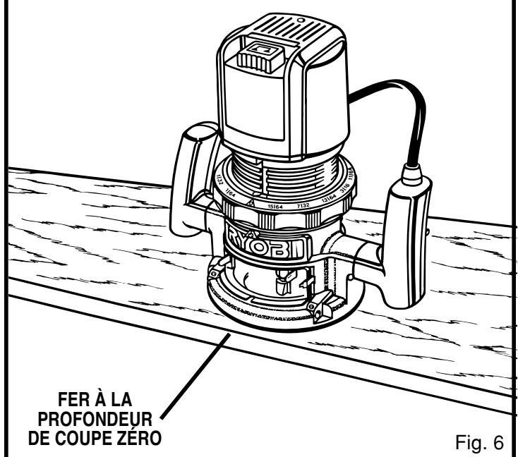 RYOBI R165 - RÉGLAGE DE PROFONDEUR DE COUPE LORSQUE LA TOUPIE EST MONTÉE SUR UNE TABLE - 3