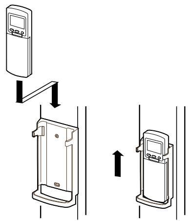 TOSHIBA RAS-M18YAV-E - Insertion et extraction de la télécommande - 2