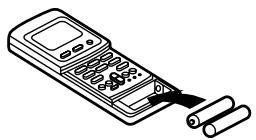 TOSHIBA RAS-M18YAV-E - Insertion des piles dans la télécommande - 2