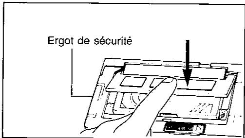SHARP VL-C73SA - Mise en place d'une cassette vidéo compacte dans l'adaptateur de cassette - 3