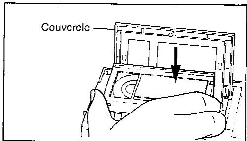 SHARP VL-C73SA - Mise en place d'une cassette vidéo compacte dans l'adaptateur de cassette - 2