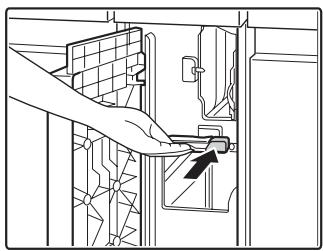 SHARP MX-M850 - Appuyez sur le bouton Q4 pour ouvrir le guide papier dans le sens de la flèche. - 1