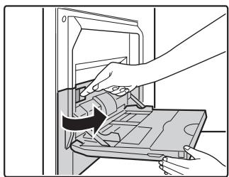 SHARP MX-M850 - Ouvrez le plateau d'alimentation auxiliaire. - 1