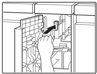 SHARP MX-M850 - Appuyez sur le bouton Q3 pour ouvrir le guide papier dans le sens de la flèche. - 1