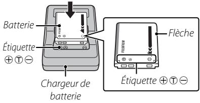 FUJIFILM FINEPIX XP30 - Insérez la batterie dans le chargeur de batterie fourni. - 1