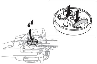 HUSQVARNA 350 - Neuswiel van het zaagblad smeren - 3
