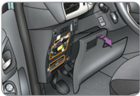 CITROEN C3 II - Fusibles dans la planche de bord - 1