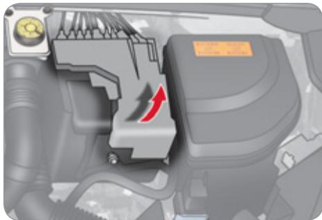 CITROEN C4 II - Accès à la batterie - 1