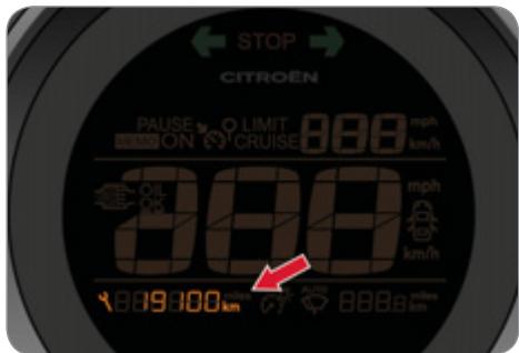 STOP CITROEN PAUSE O LIMIT 880 mph LIMIT ON 31 CRUISE km/h 880 mph OIL OK mph km/h 889 900 km³ Pilot 2000 miles 8880 km