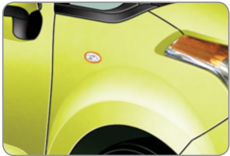 CITROEN C3 PICASSO 2011 - Changement des répétiteurs latéraux de clignotant intégré - 1