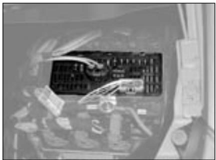 CITROEN C4 1 2006 - Remplacez le fusible usage par un fusible de même ampérage (même couleur) - 8