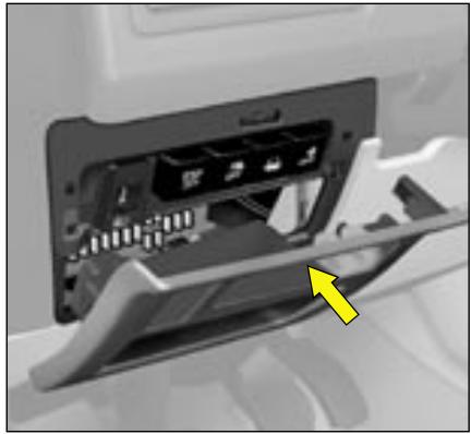 CITROEN C4 1 2006 - Remplacez le fusible usage par un fusible de même ampérage (même couleur) - 4