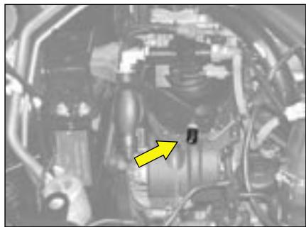 CITROEN C4 1 2006 - Purge de l'eau contenue dans le filtré à gazole - 1