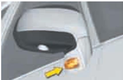CITROEN GRAND C4 PICASSO 2009 - Changement des répétiteurs latéraux de clignotant intégré - 1