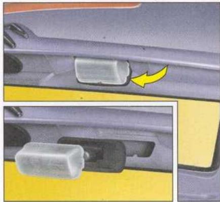 CITROEN XSARA 2003 - ^e Feu de stop (Berline) - 2