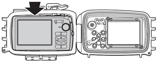OLYMPUS PT-042 - Insérer l'appareil photo numérique. - 1