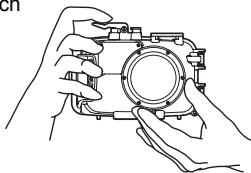 OLYMPUS PT-042 - Richtiges Halten des Gehäuses - 2