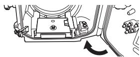 OLYMPUS PT-E03 - Comment monter et retirer le support d'appareil - 5