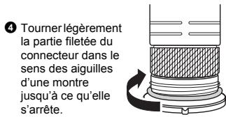 OLYMPUS PT-E03 - Retrait du bouchon du connecteur de cable TTL - 3