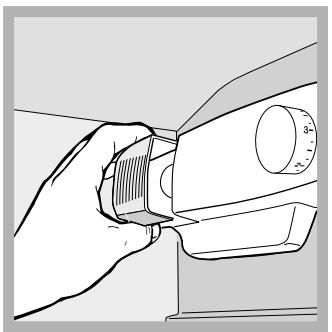 HOTPOINT BO 2320 A N I EU - Remplacement de l'ampoule d'éclairage - 1