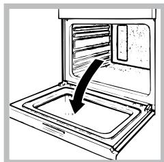 HOTPOINT FK 104 P 0 X/ HA - Para retirar a porta do forno com as dobradiças soft closing\*: - 1
