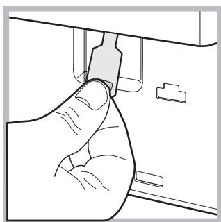 HOTPOINT WMUG 501 EU - Opening the porthole door manually - 4