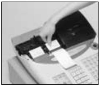 CASIO TE-2000 - Pour installer le rouleau de papier du journal - 5