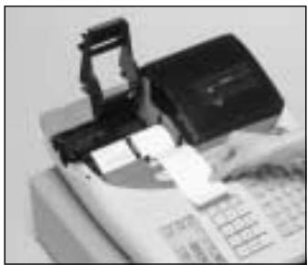 CASIO TE-2000 - Pour installer le rouleau de papier du journal - 4