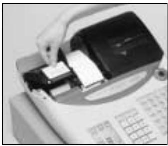 CASIO TE-2000 - Pour remplacer le rouleau de papier des tickets de caisse - 3