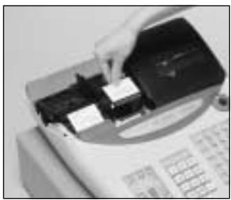 CASIO TE-2000 - Pour installer le rouleau de papier du journal - 2