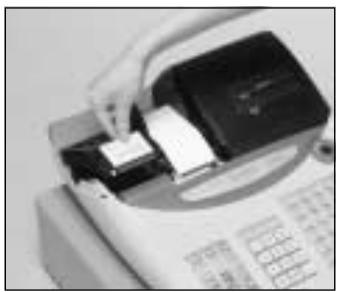 CASIO TE-2000 - Pour installer le rouleau de papier des tickets de caisse - 3