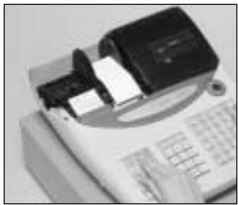 CASIO TE-2000 - Pour installer le rouleau de papier du journal - 10