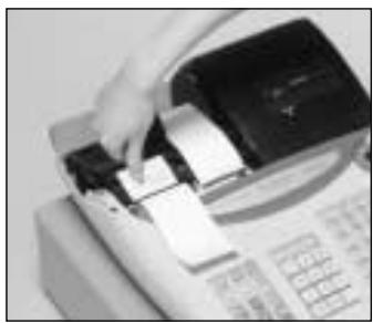 CASIO TE-2000 - Pour installer le rouleau de papier des tickets de caisse - 4