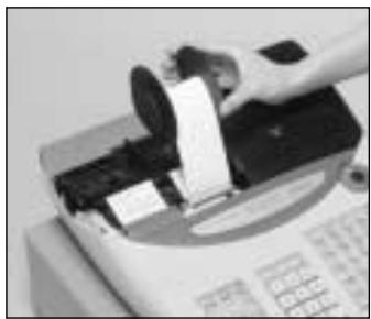 CASIO TE-2000 - Pour installer le rouleau de papier du journal - 9